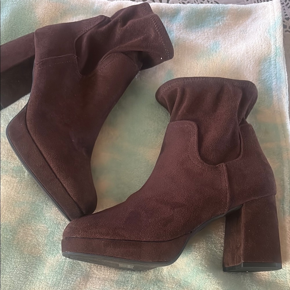 Rouge Helium Brown Heeled Boots Classic Design